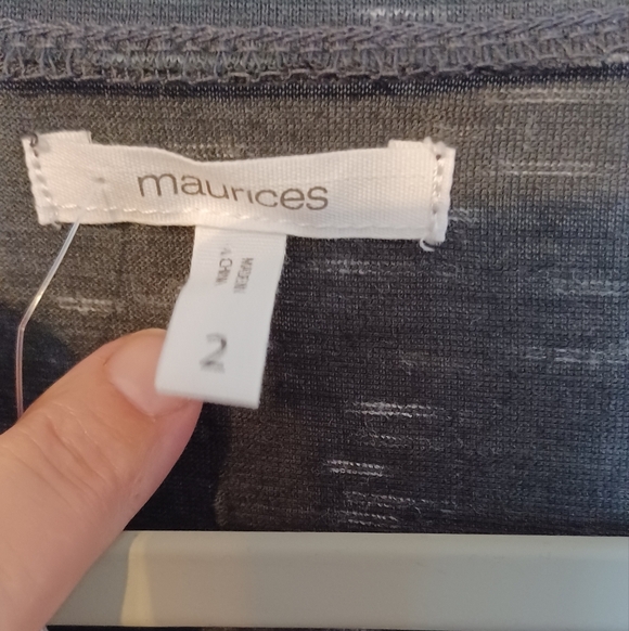 Maurices Graphic Tee - Picture 2 of 7